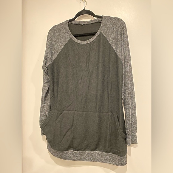 •2/$20• Black & Gray Long Sleeve Tunic Top - Picture 2 of 3
